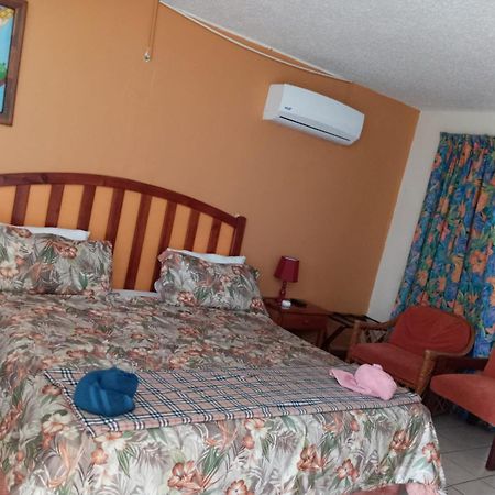 Point Village, Negril, Jamaica Екстер'єр фото