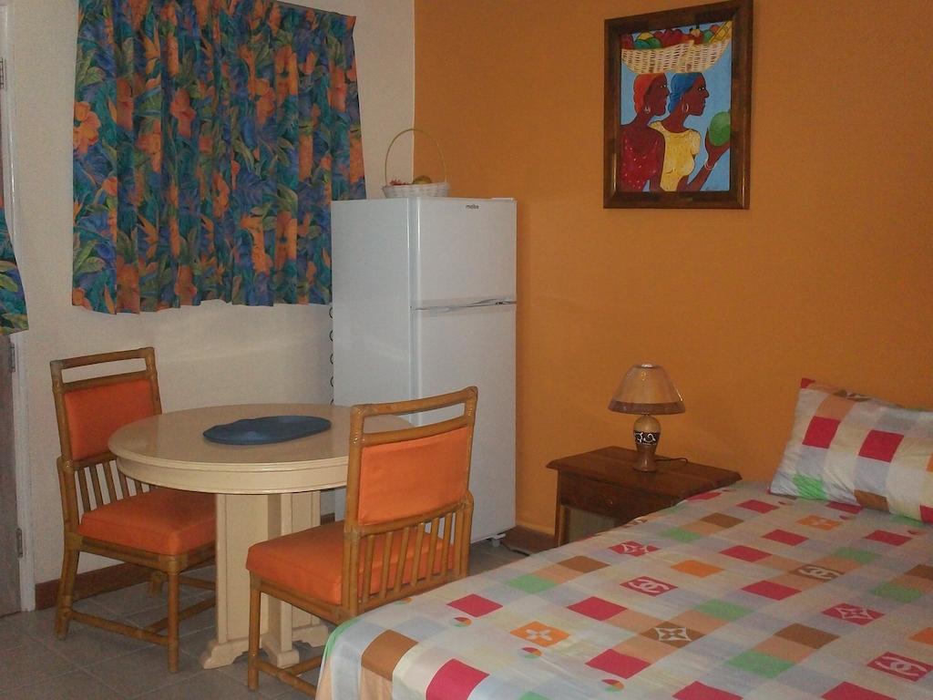 Point Village, Negril, Jamaica Номер фото